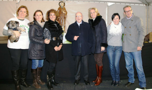 La alcaldesa preside la tradicional festividad en honor a San Antón, Patrón de los Animales