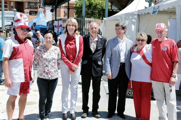 La Plaza de la Mezquita acoge la celebración de San Jorge, patrón de Inglaterra