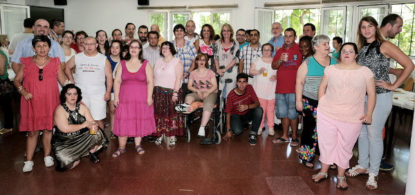 La alcaldesa celebra con los usuarios y familiares del Centro Ocupacional su tradicional fiesta de fin de curso