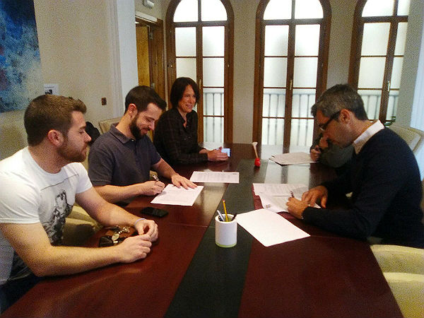 El Alcalde Víctor Navas firma la cesión de un local en los Nadales a la Asociación de Músicos para garantizar un espacio de ensayo a las bandas jóvenes del municipio