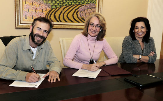 La alcaldesa renueva el convenio para dar continuidad al Mercado Ecológico de Benalmádena