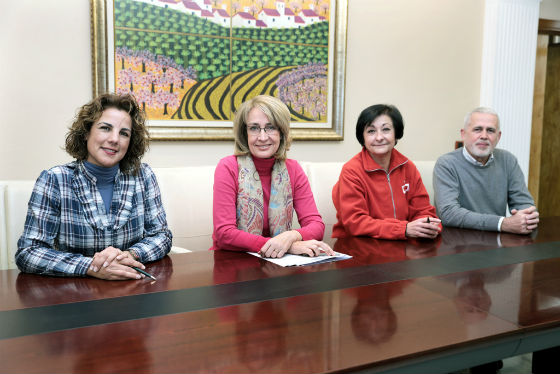La alcaldesa renueva el convenio con Cruz Roja para el servicio de transporte adaptado en el Centro Ocupacional
