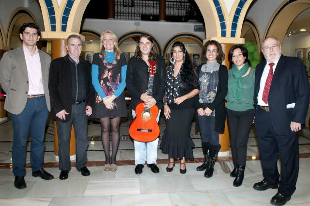 La Alcaldesa inagura la Semana Flamenca de Benalmádena que arranca con el cante de Nuria Martín y la guitarra de Luis 'El Salao'