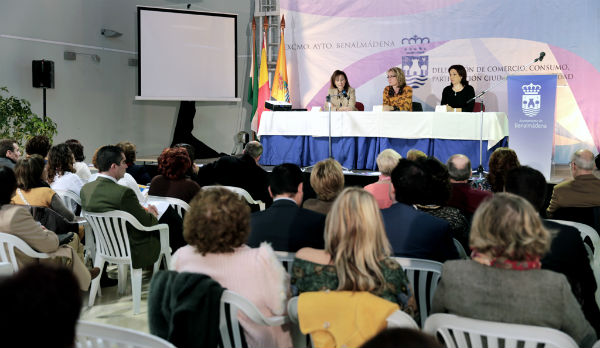 La alcaldesa inaugura el II Foro Social de Benalmádena, que reúne a cerca de una veintena de colectivos participantes