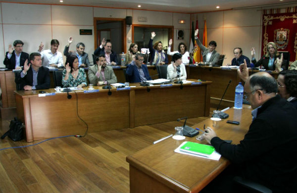 El Ayuntamiento de Benalmádena aprueba un nuevo plan de ajuste para el pago de más de 67.000 euros a proveedores