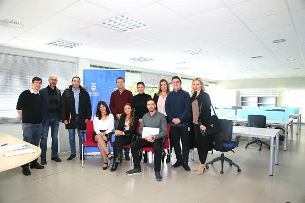 La concejala Ana Scherman entrega las llaves a siete nuevos emprendedores que desarrollarán sus proyectos en el Vivero de Empresas del Edificio Innova