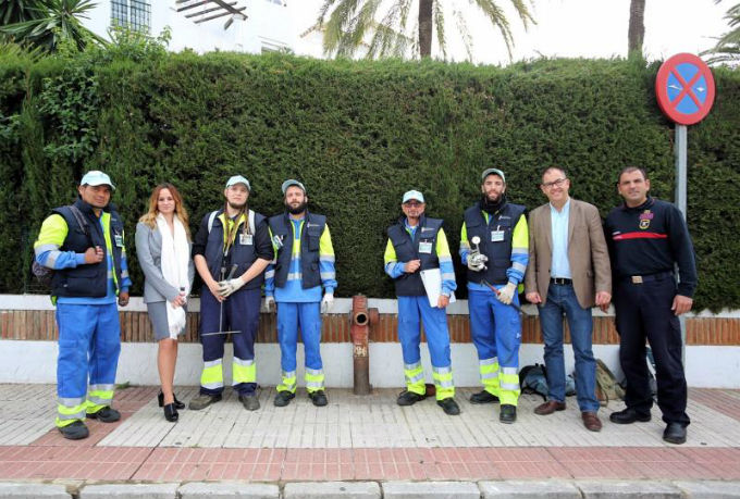 Trabajadores de los Planes de Empleo de la Junta actualizan y ponen a punto la red de hidrantes del municipio