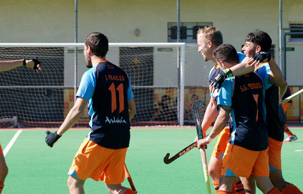Primeros tres puntos del Club Hockey Benalmádena que le permiten seguir soñando con la permanencia en División de Honor B