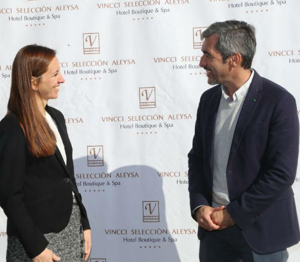 El Alcalde mantiene un encuentro con la Gerencia del Hotel Vincci Selección Aleysa, elegido por los usuarios del portal Trivago el mejor hotel de cinco estrellas de España