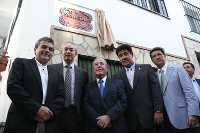 Benalmádena Participa en el Homenaje que Comares le Brinda al Empresario Hotelero José Miguel Bordera.