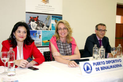 La Alcaldesa inaugura la exposición que conmemora el 30º aniversario del Puerto Deportivo de Benalmádena
