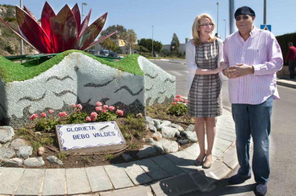 Benalmádena rinde homenaje póstumo a Bebo Valdés y da su nombre a una rotonda del municipio