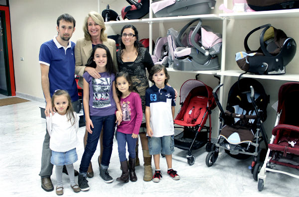 La regidora muestra su apoyo al proyecto empresarial 'Babyboom Factory', pionero en la provincia de Málaga