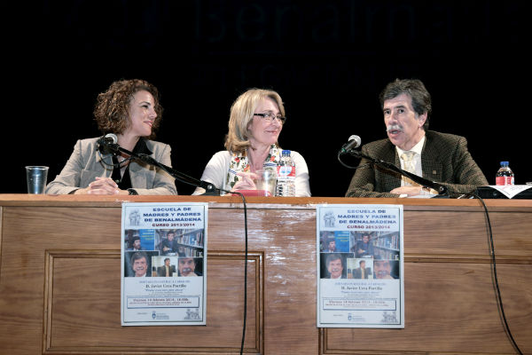 La alcaldesa inaugura la Escuela de Madres y Padres de Benalmádena