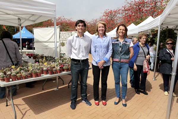 Más de 3000 personas visitan la IX Feria de las Plantas de Colección en el Parque de la Paloma