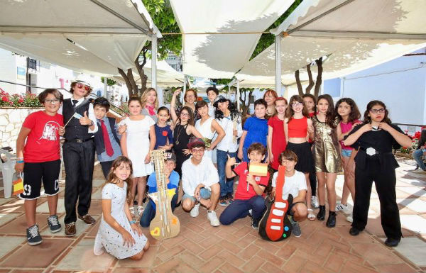 Los alumnos de 5º de Primaria del CEIP Jacaranda celebran el Día de la Interculturalidad con un particular Festival de Eurovisión