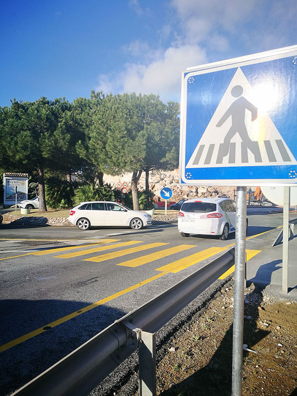 Entra en servicio en las obras del Km. 222 la pasarela para el tránsito peatonal de los vecinos de Santangelo Norte solicitada por el Ayuntamiento