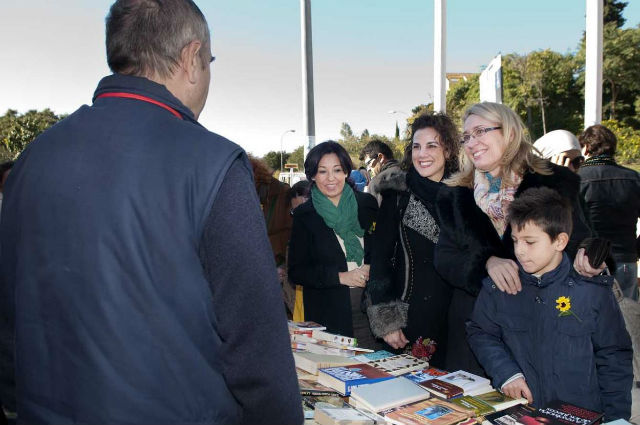 Gran éxito de participación en el Mercadillo de Libros Solidarios a favor de CUDECA