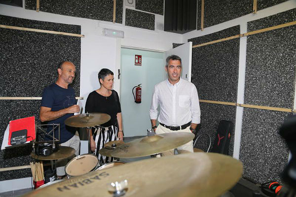 EL AYUNTAMIENTO CEDE A LA ASOCIACIÓN DE MÚSICOS DE BENALMÁDENA SOL Y MÚSICA UN LOCAL DE ENSAYO EN LOS NADALES