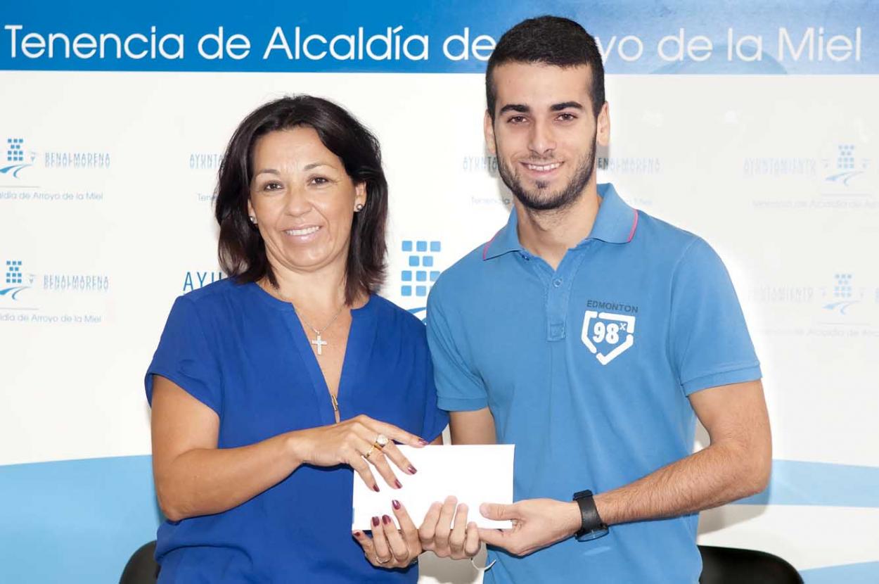 El Ayuntamiento entrega a la familia de Idaira mil euros recaudados en la Gala de Magia