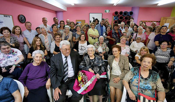 El Alcalde Víctor Navas y las Concejalas Irene Díaz y Alicia Laddaga participan en el homenaje a Isabel Pastor, vecina del municipio con 103 años