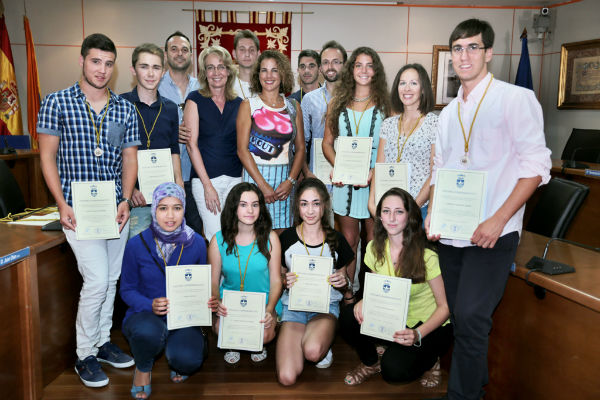 La alcaldesa preside el acto de entrega de Medallas de Benalmádena al Mérito Educativo