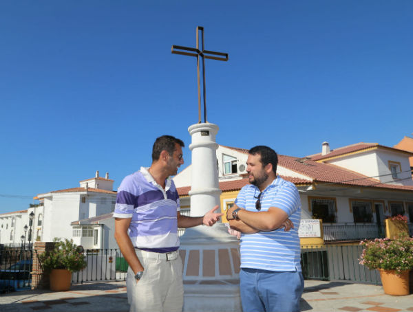 La Plaza de la Cruz de Arroyo de la Miel recupera su identidad con su nueva imagen