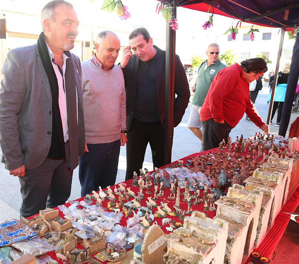 El Mercado Navideño abre sus puertas en la Avenida de la Constitución