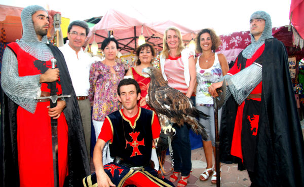 La regidora inaugura el Mercado Medieval que se celebrará en la Plaza de la Mezquita durante el fin de semana