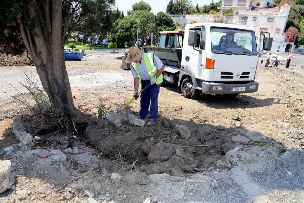 Arrancan las obras de adaptación del vial de acceso a Torremuelle para albergar una parada de autobús