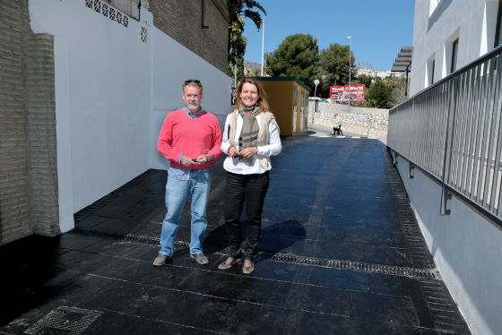 Concluyen las obras de mejora en la Plaza de Pueblosol y en el acceso al edificio de Bienestar Social
