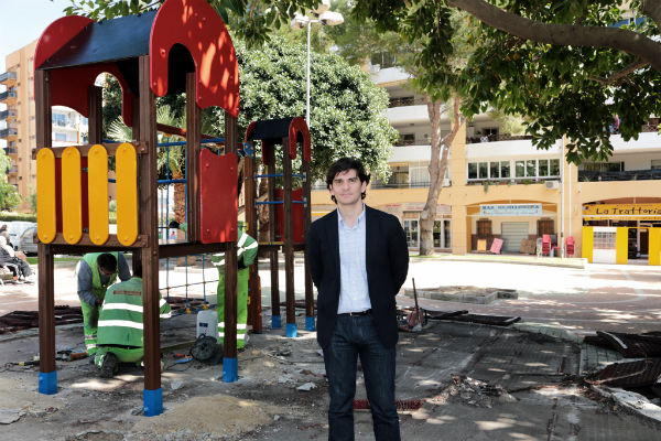 El Ayuntamiento remodela el parque infantil de la avenida de Gamonal