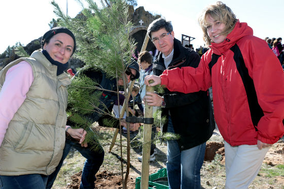 Cerca de 300 personas participan en el plan de restauración de espacios naturales de Benalmádena