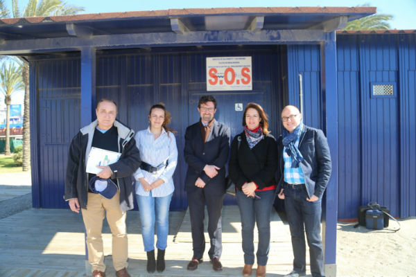 El Ayuntamiento de Benalmádena y la ONCE alcanzan un acuerdo para adaptar los accesos a las playas de Torrebermeja y Santa Ana para el uso de invidentes y personas con movilidad reducida