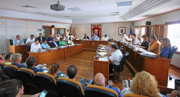 Benalmádena reclama a otras administraciones una mayor inversión pública en las playas del municipio
