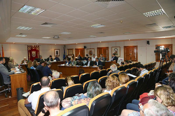 Benalmádena inicia el estudio sobre la viabilidad de la municipalización del servicio de limpieza de edificios municipales