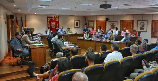 El Ayuntamiento instará al Ministerio de Fomento la construcción de un apeadero en Nueva Torrequebrada de la línea de cercanías Málaga- Fuengirola