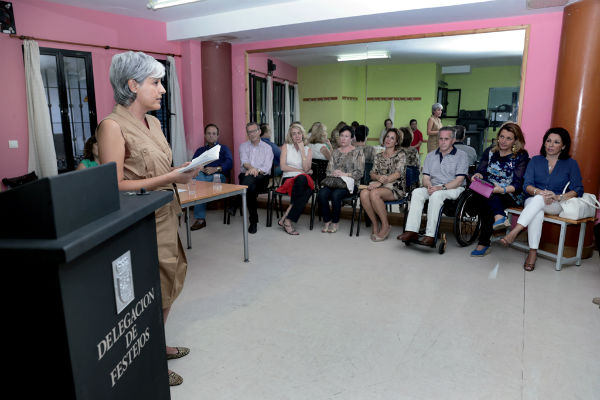 La Alcaldesa comparte con los mayores del 'Anica Torres' el II Recital de Poesía 