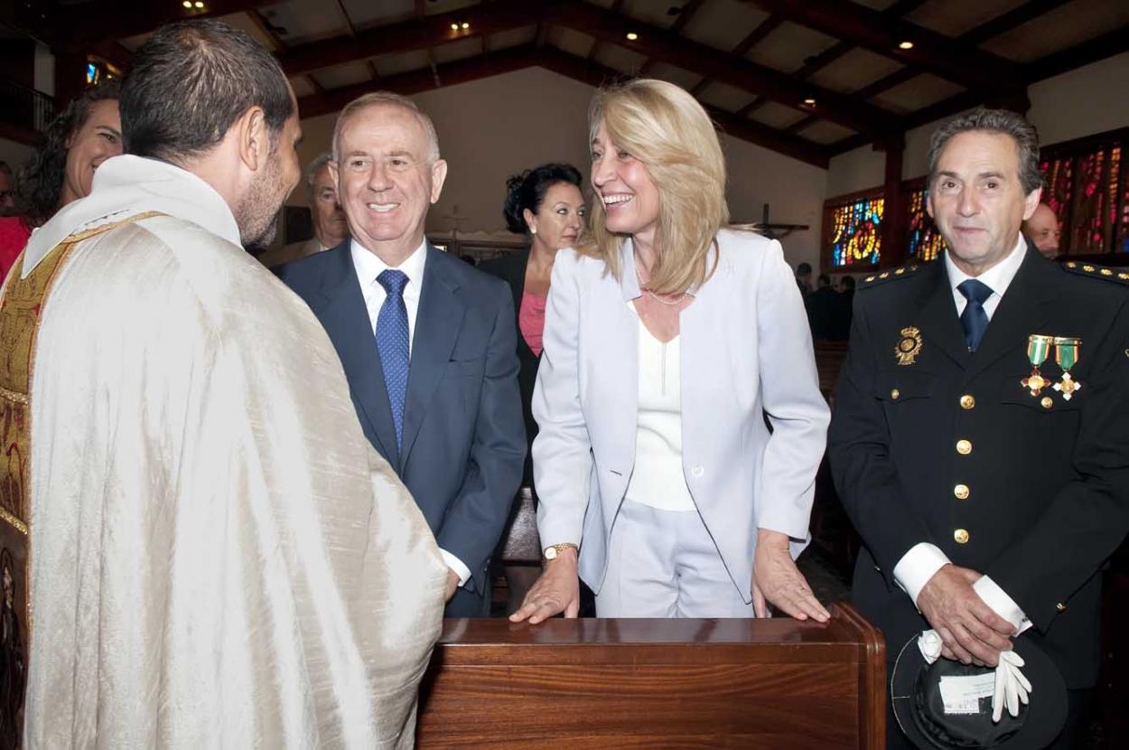 La Alcaldesa de Benalmádena y su homólogo en Torremolinos presiden los actos del patrón del Cuerpo Nacional de Policía