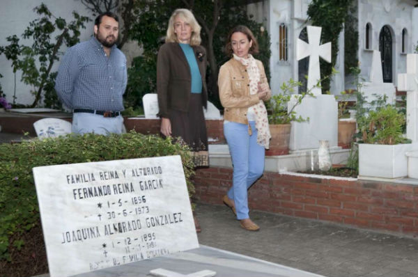 La alcaldesa comprueba las labores de adecuación y mantenimiento en los cementerios de cara a la festividad de Todos los Santos