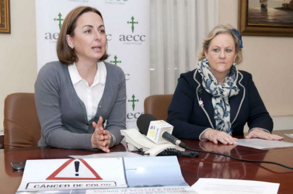 El consistorio se suma a la campaña de la AECC para conseguir que el SAS realice la prueba de detención precoz del cáncer de colon