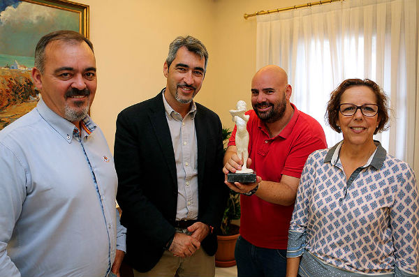 La nueva edición del FICCAB rendirá homenaje al Director José Luis Cuerda, al Cine-Club 'Más Madera', la serie 'Aquí Abajo' y al Productor Eduardo Trías