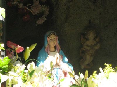 Ofrenda Floral a la Virgen de Lourdes.