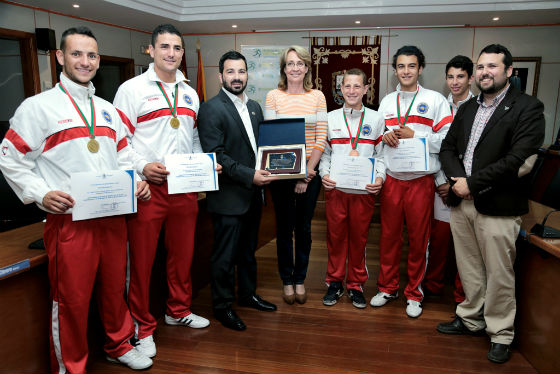 La Alcaldesa recibe al club local de taekwondo tras sus logros en el campeonato de Europa