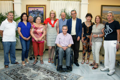 La Alcaldesa recibe en el Ayuntamiento a la nueva Junta Directiva del 'Anica Torres'