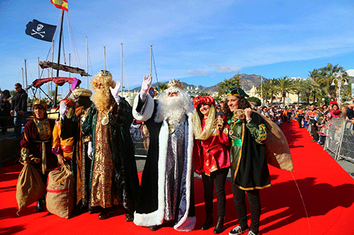 Benalmádena ultima los preparativos para recibir a Los Reyes Magos en el Puerto Deportivo el próximo viernes 5 de enero.