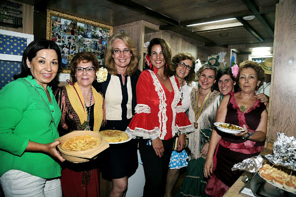 La alcaldesa acompaña a la Hermandad Nuestra Señora del Rocío durante su salida de romeros 