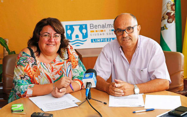 Servicios Operativos actúa sobre las placas de calles en mal estado