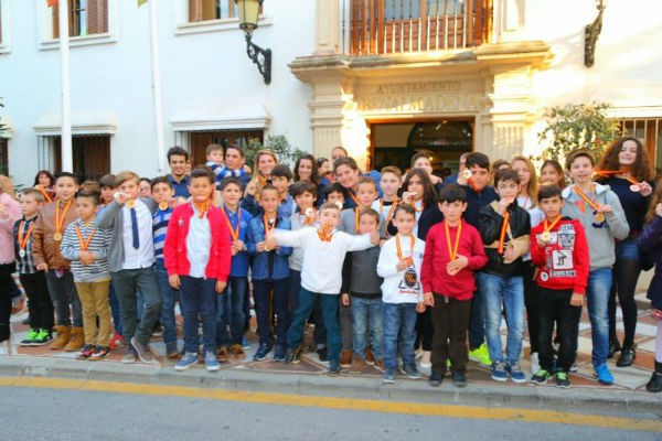 El Alcalde Víctor Navas y el Concejal de Deportes reciben a los deportistas del Club Doyang Taekwondo de Benalmádena tras ser elegido el mejor de España