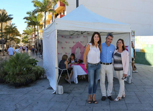 El Alcalde Víctor Navas y la Concejala Irene Díaz participan en la Carpa de la Memoria instalada por AFAB con motivo del Mes Mundial del Alzheimer